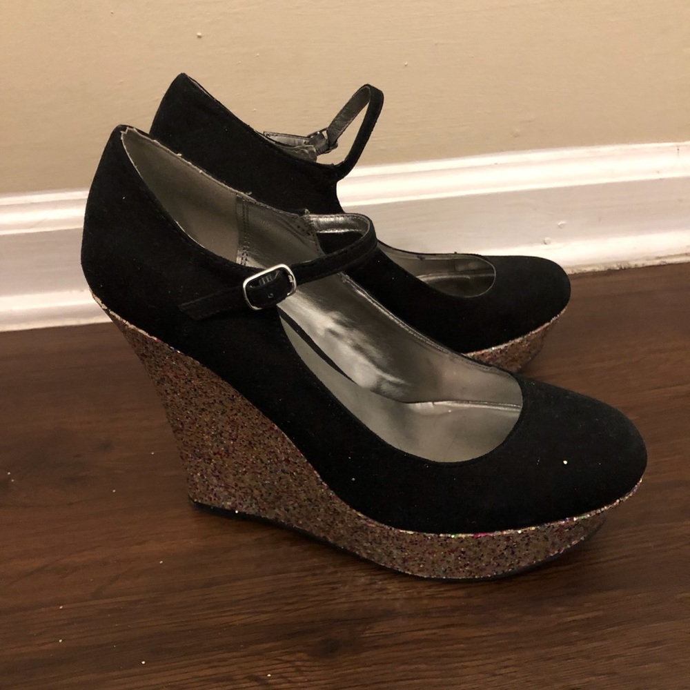 Guess wedges